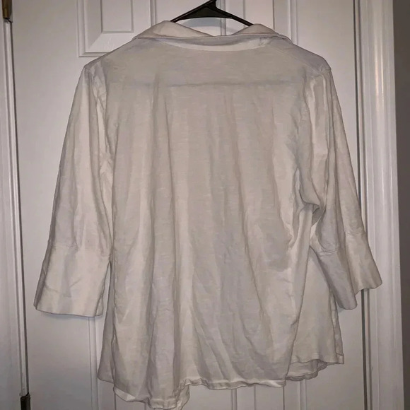 Quarter Sleeve Button Down Blouse - Picture 4 of 5
